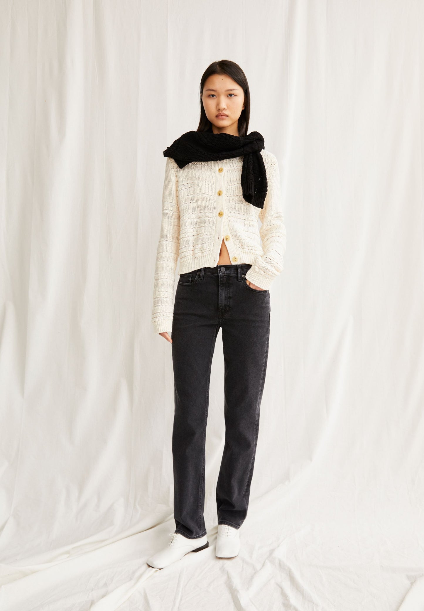 CARENAA MID STRAIGHT JEANS | EBONY | CUTS