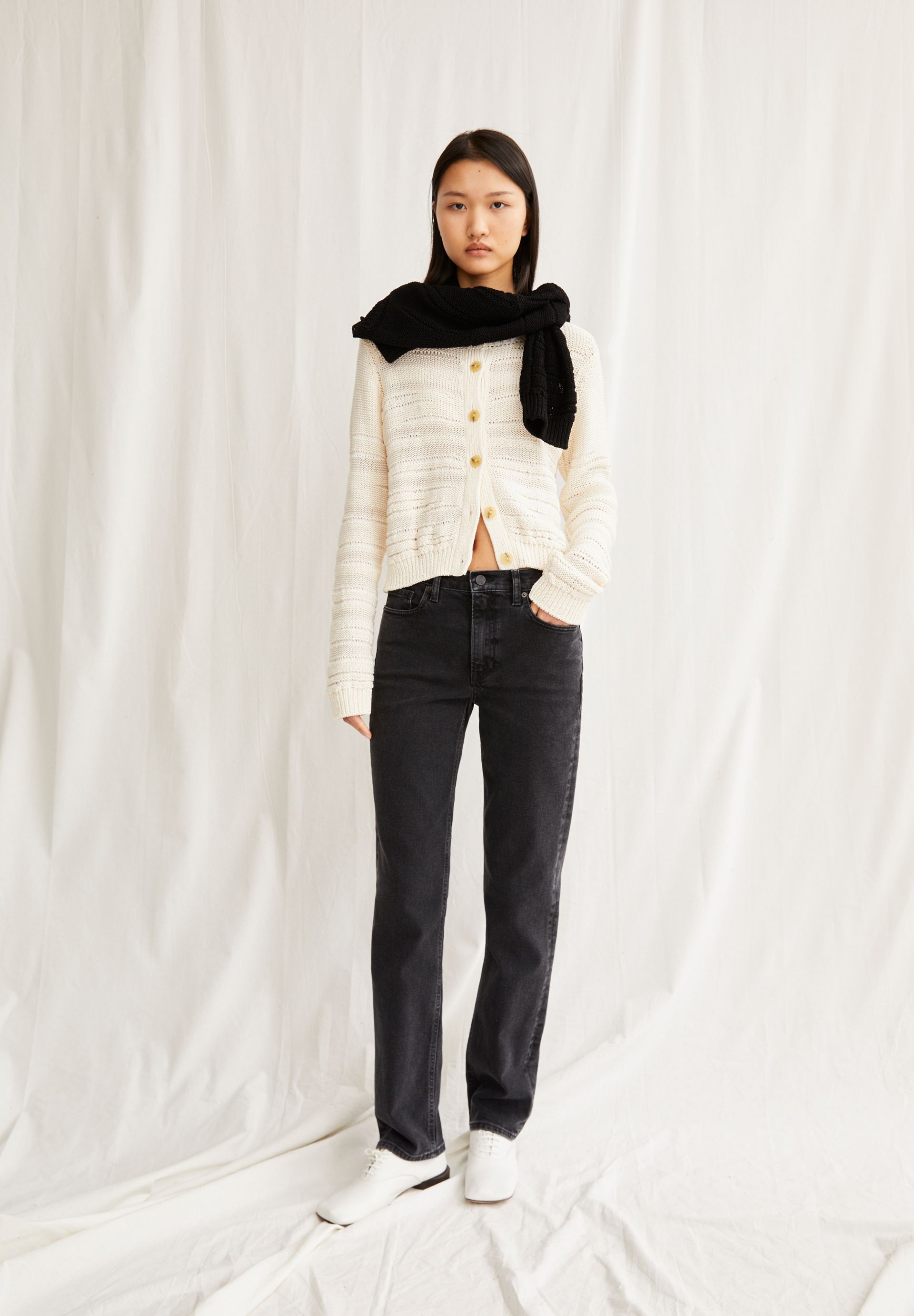 CARENAA MID STRAIGHT JEANS | EBONY | CUTS