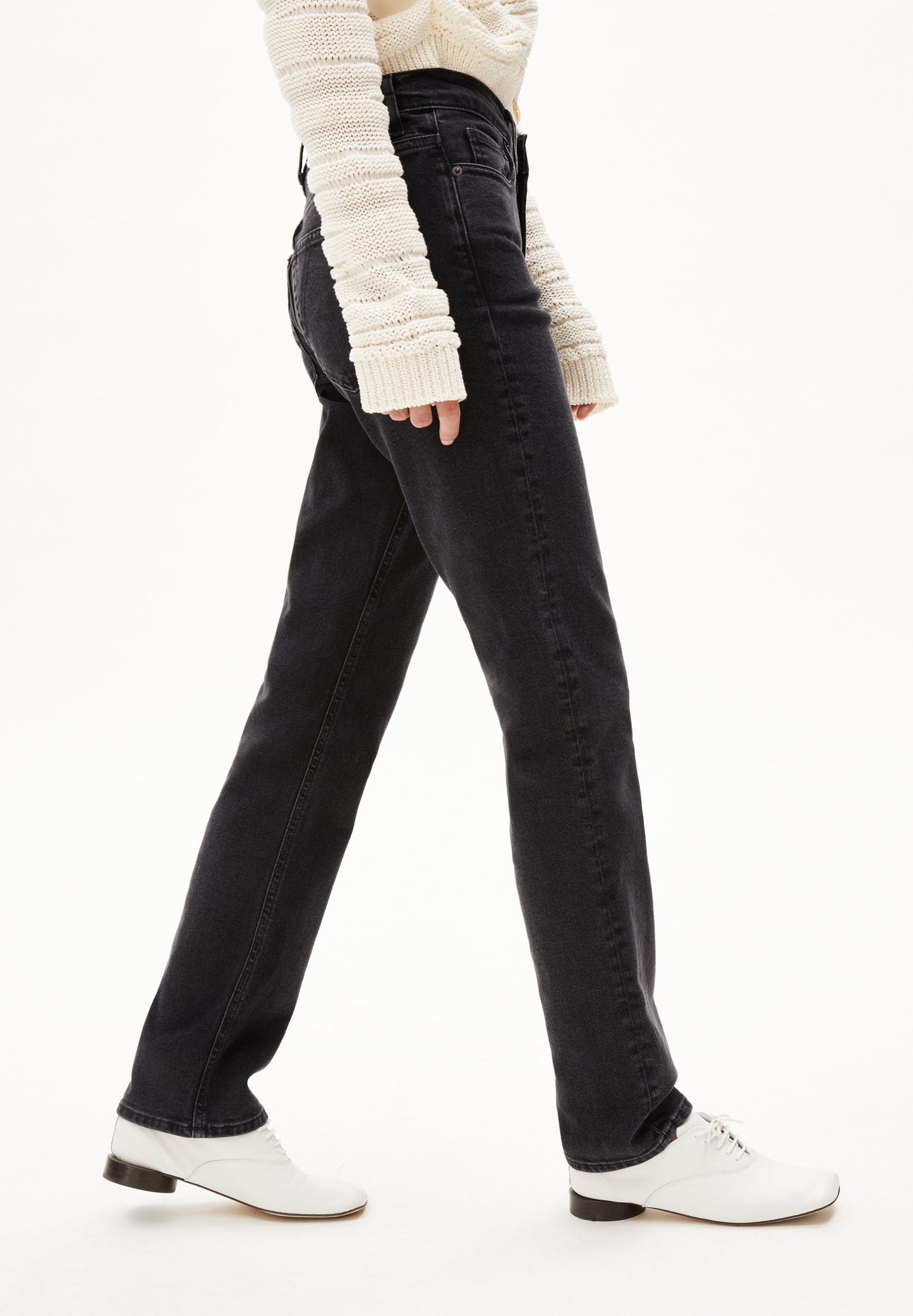 CARENAA MID STRAIGHT JEANS | EBONY | CUTS