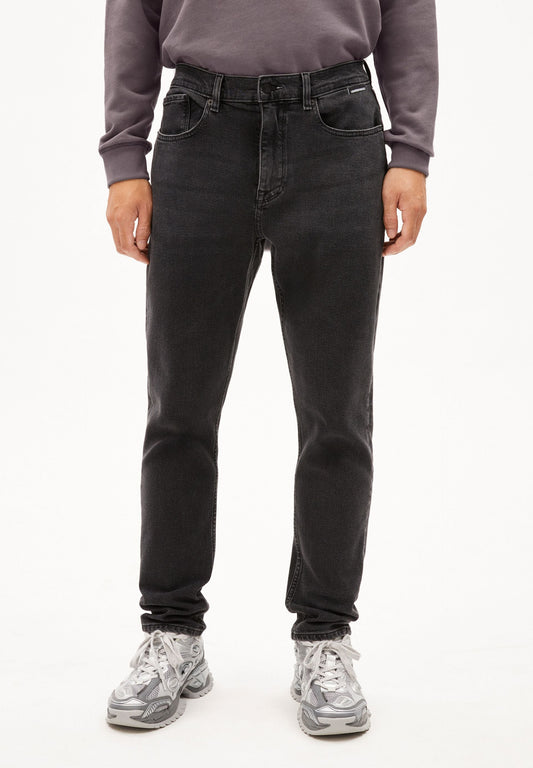 AARJO TARPA TAPERED JEANS | BLACK WASHED AUTHENTIC | CUTS