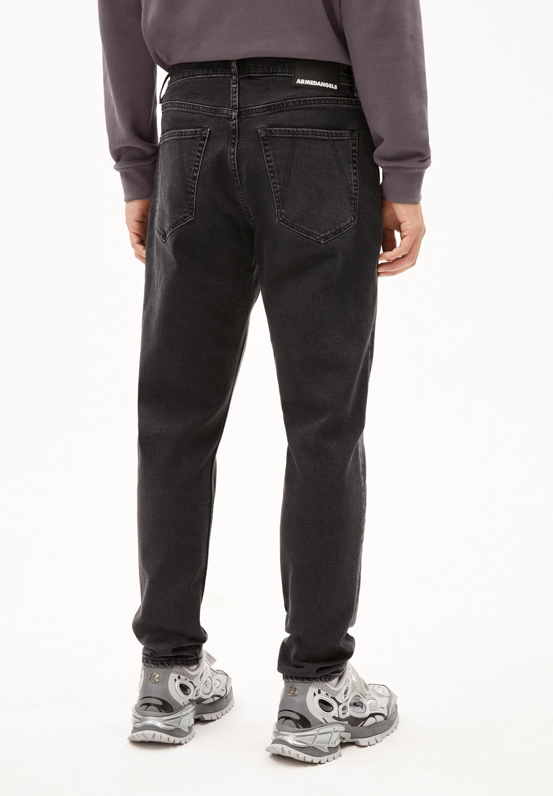AARJO TARPA TAPERED JEANS | BLACK WASHED AUTHENTIC | CUTS