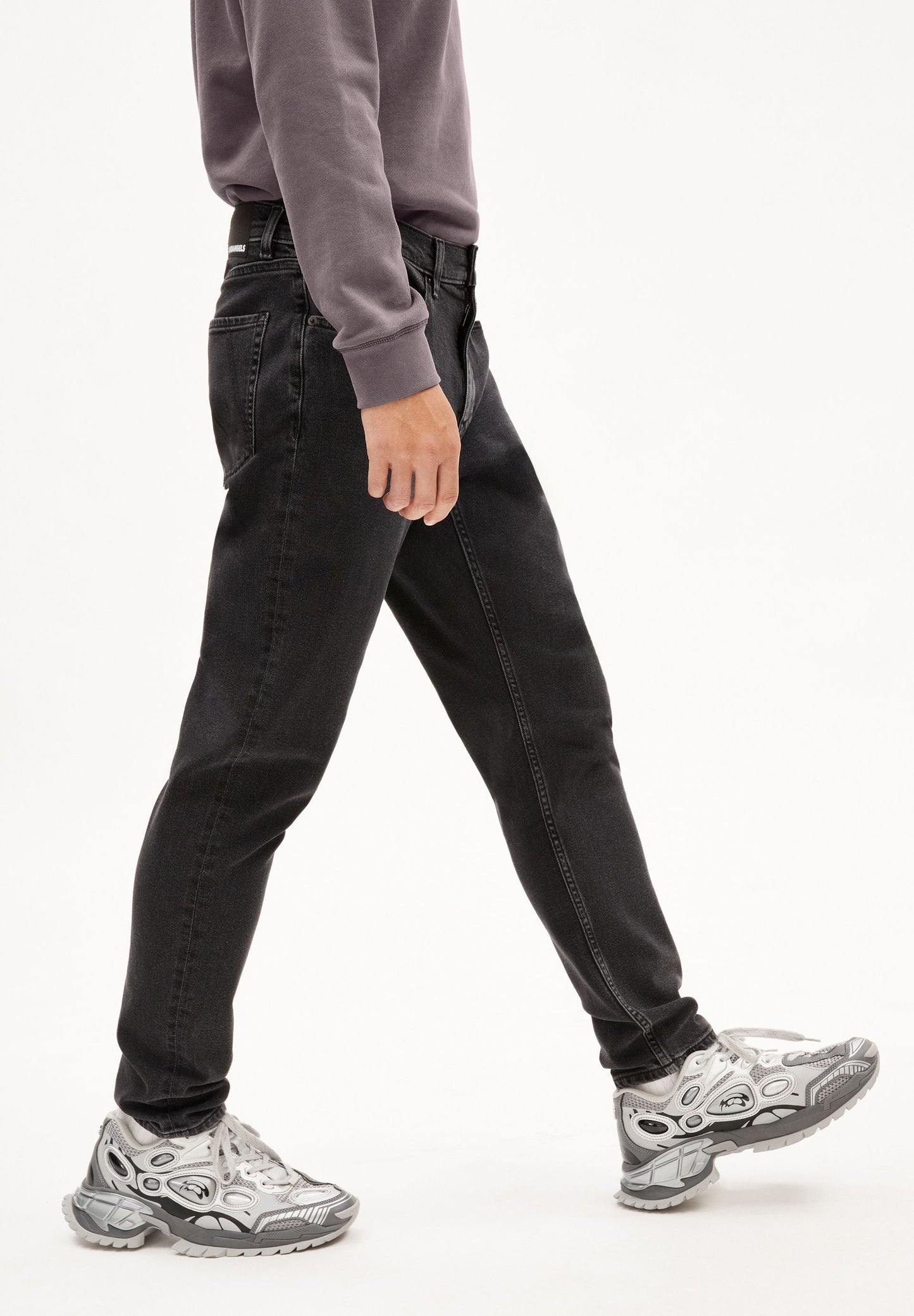 AARJO TARPA TAPERED JEANS | BLACK WASHED AUTHENTIC | CUTS