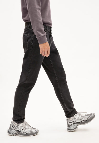 AARJO TARPA TAPERED JEANS | BLACK WASHED AUTHENTIC | CUTS