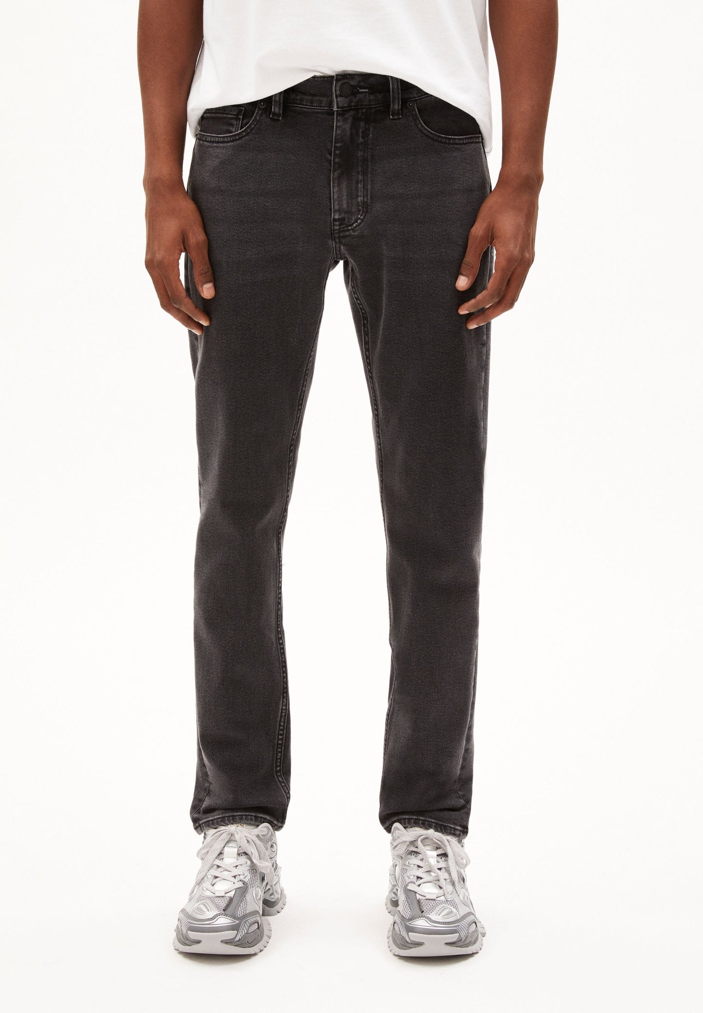 IAAN SLIM JEANS | SMOKED | CUTS