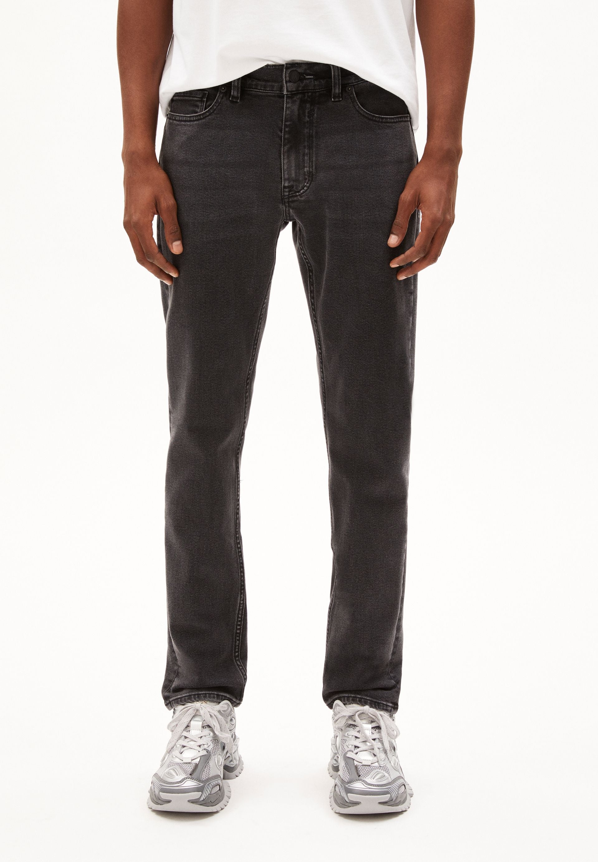 IAAN SLIM JEANS | SMOKED | CUTS