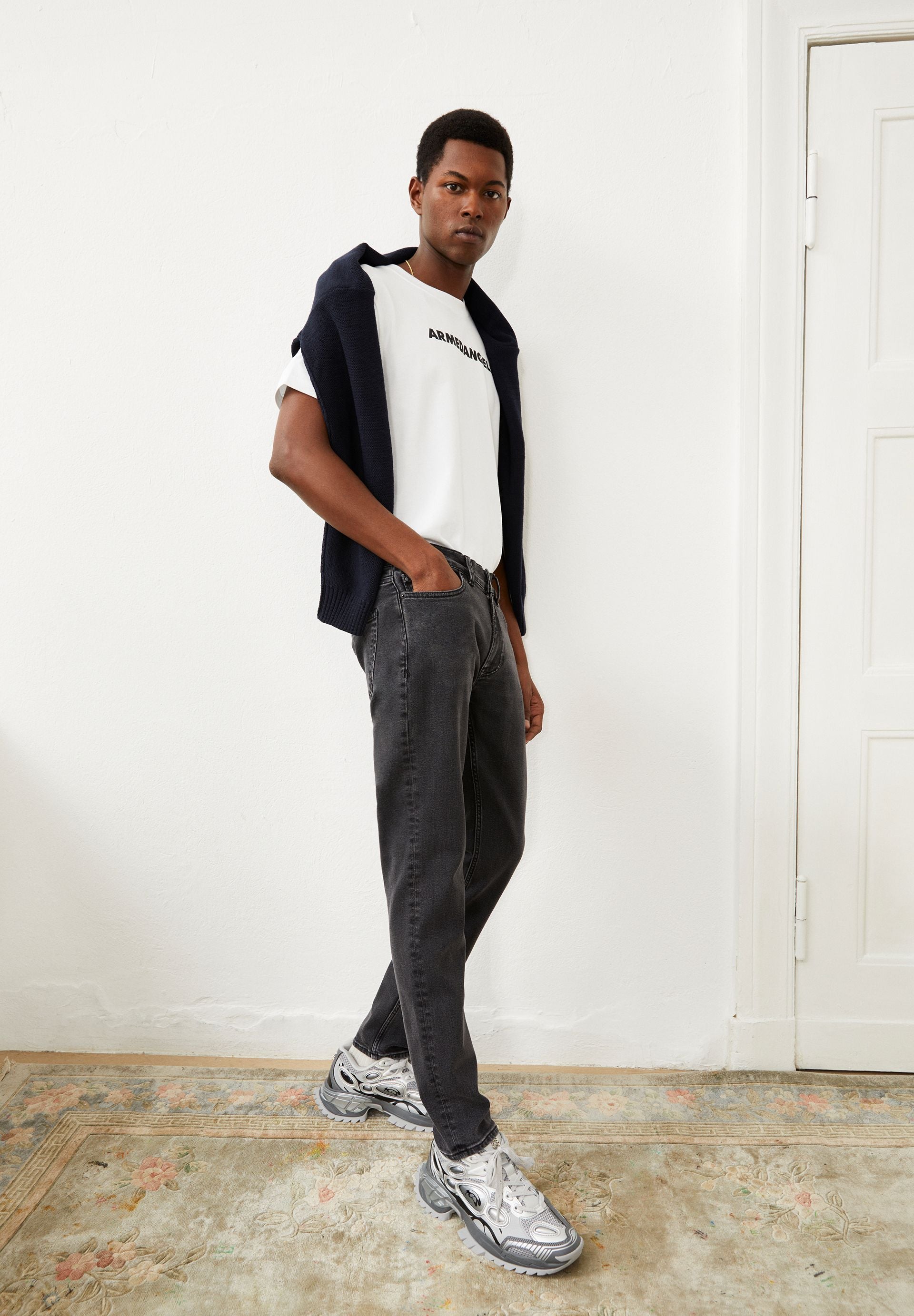 IAAN SLIM JEANS | SMOKED | CUTS