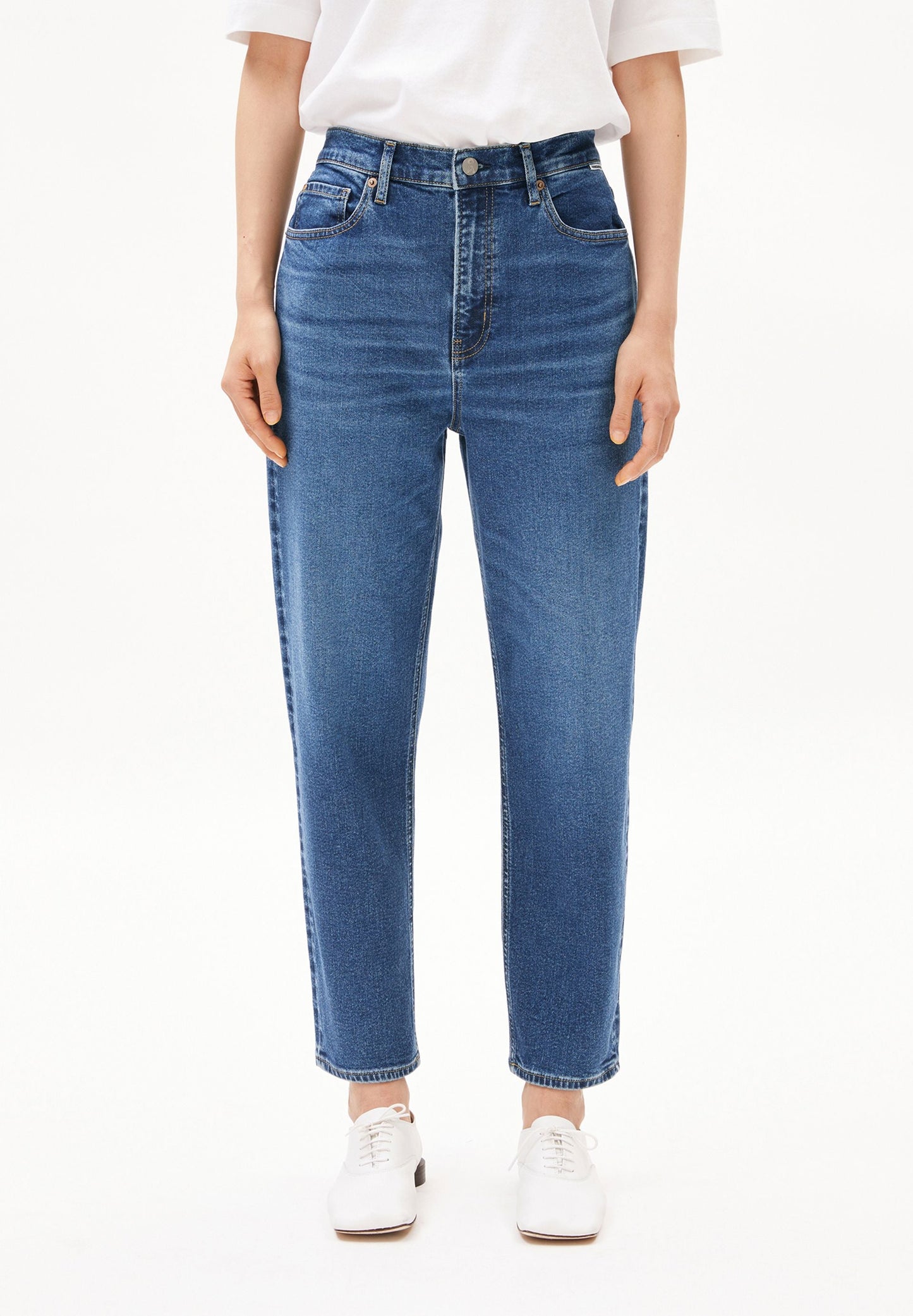 MAIRAA HIGH WAIST MOM JEANS | CARME | CUTS