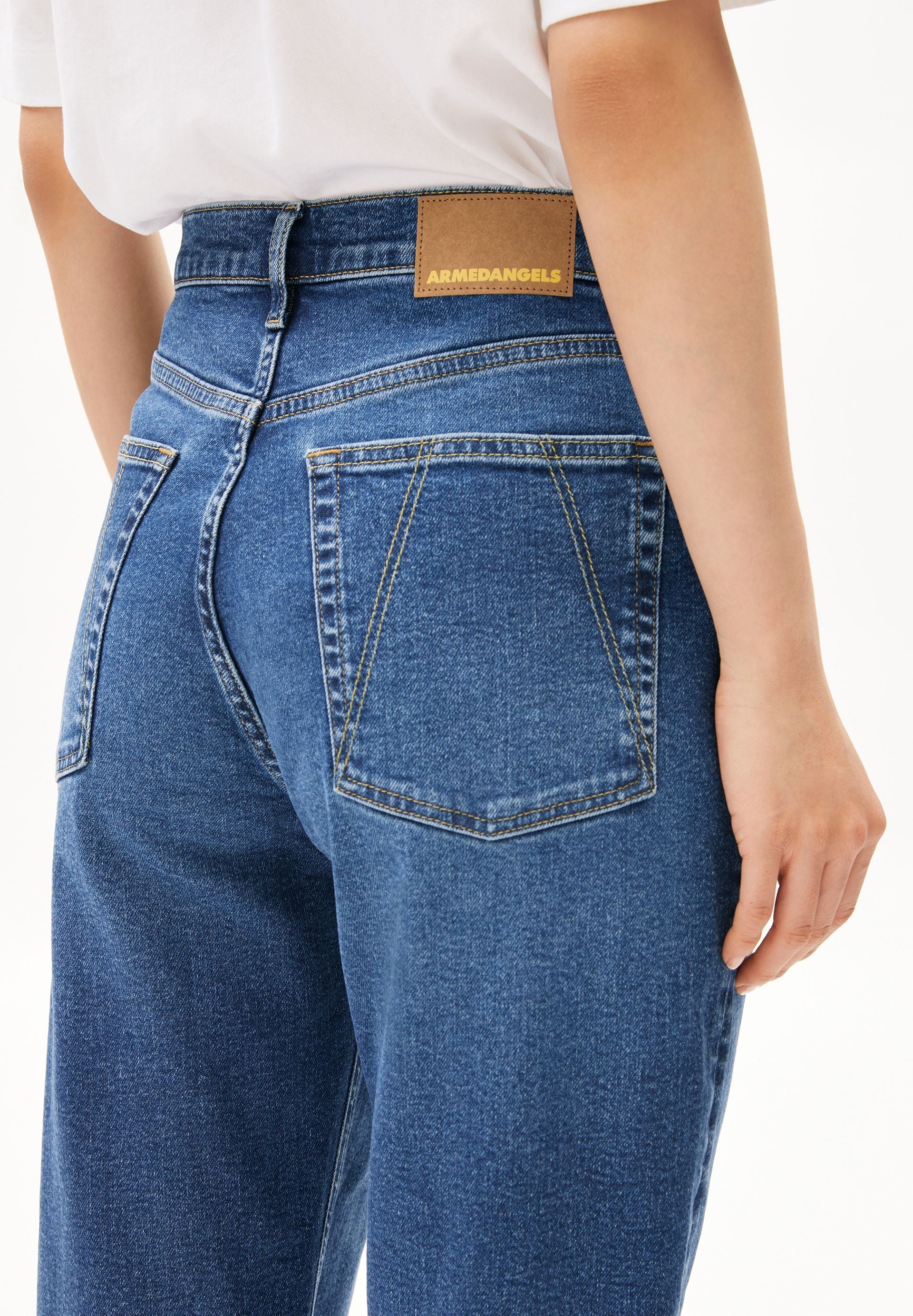 MAIRAA HIGH WAIST MOM JEANS | CARME | CUTS