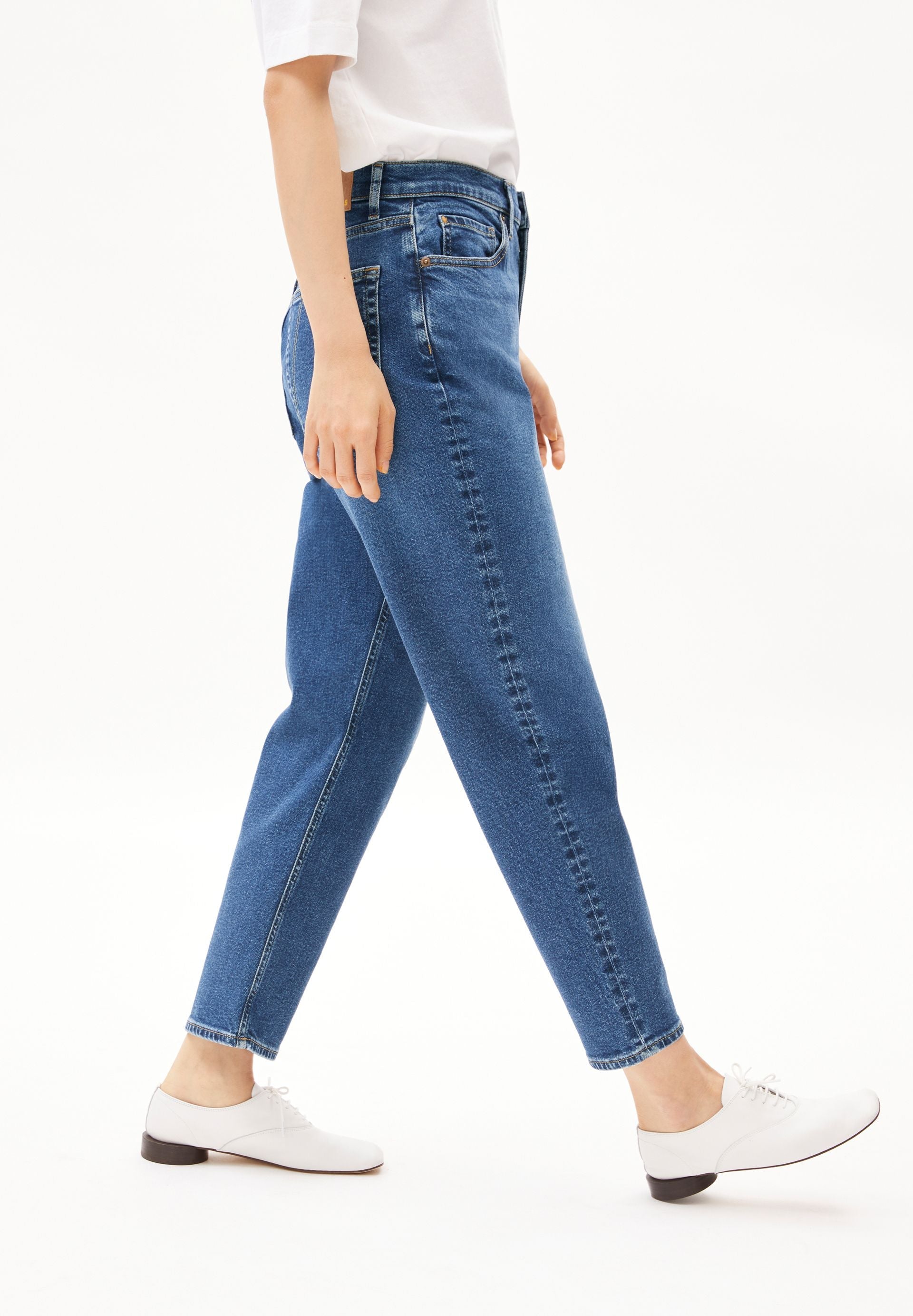 MAIRAA HIGH WAIST MOM JEANS | CARME | CUTS
