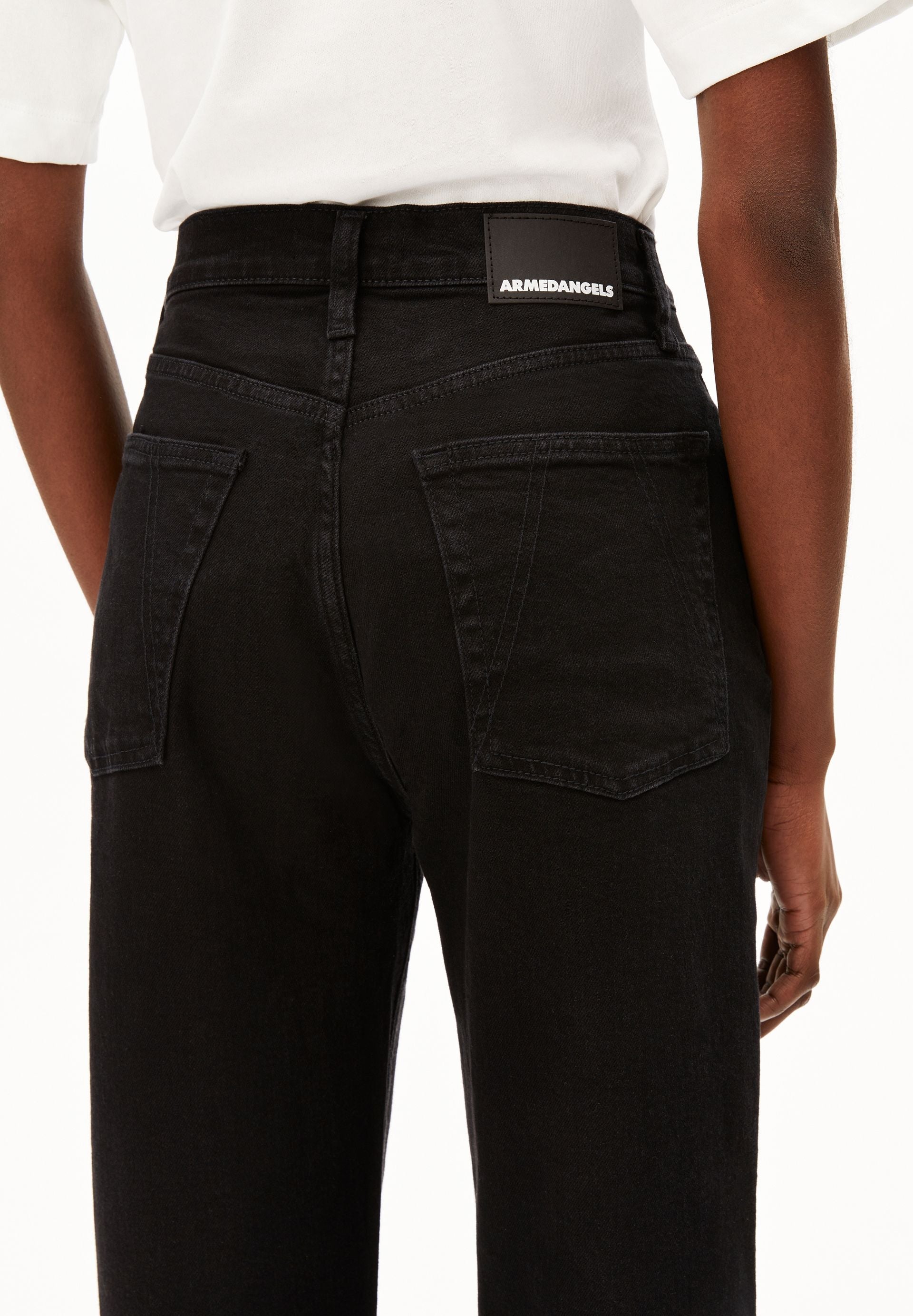 MAIRAA | BLACK | CUTS