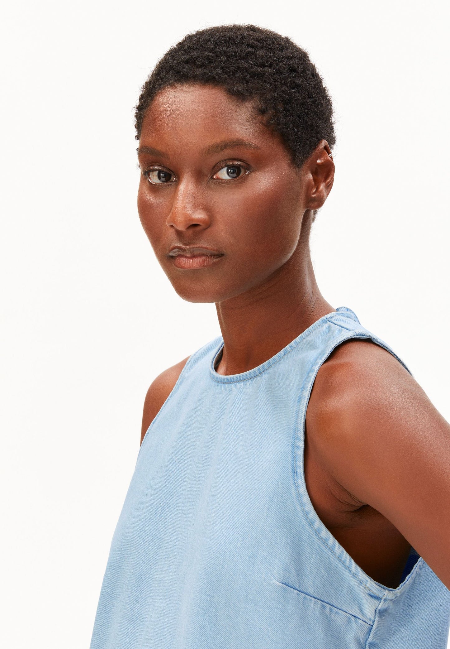 SHORT-SLEEVE DENIM TOP | BARREA | CUTS