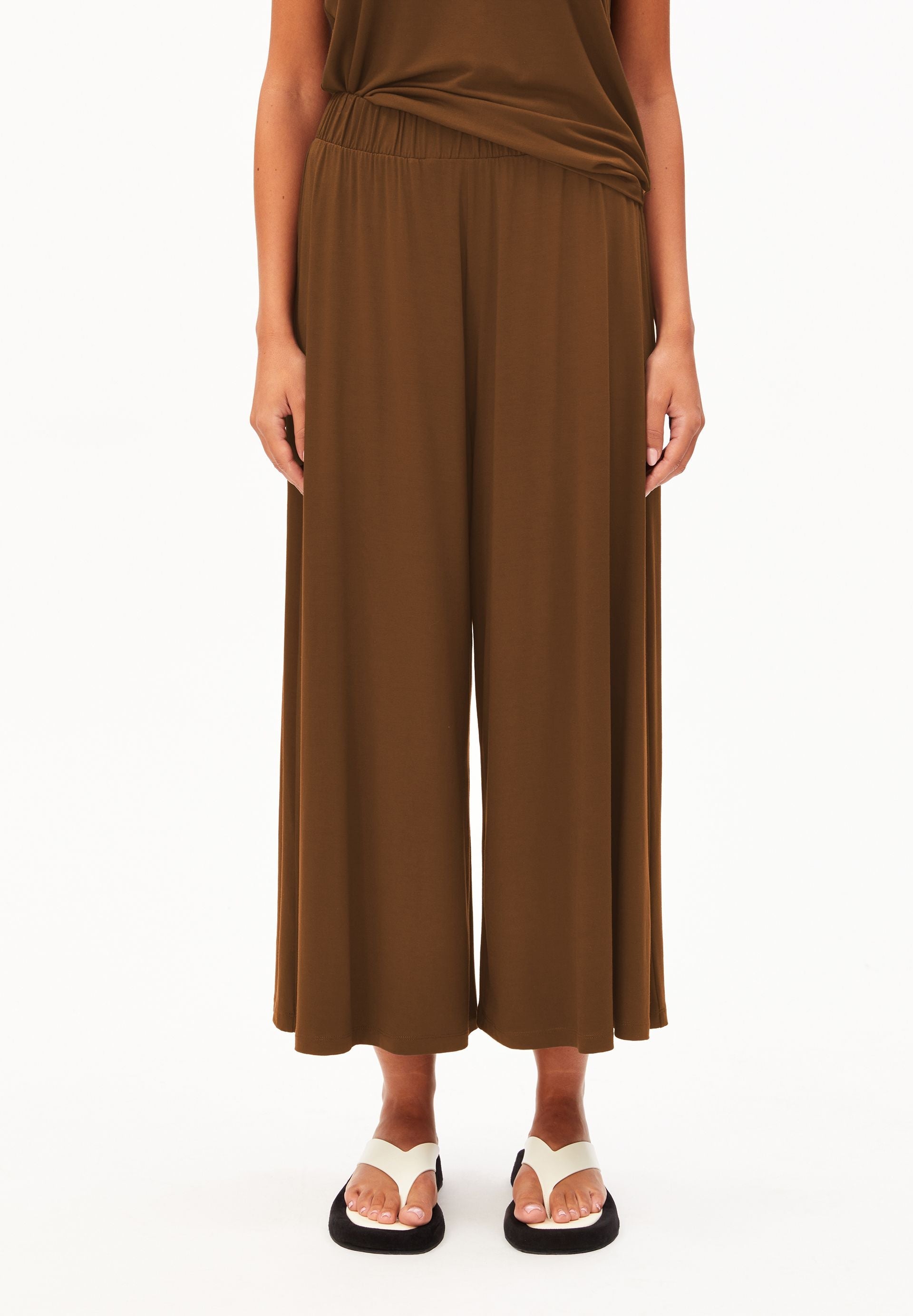 CROPPED JERSEY PANTS | DRIED PALM | CUTS