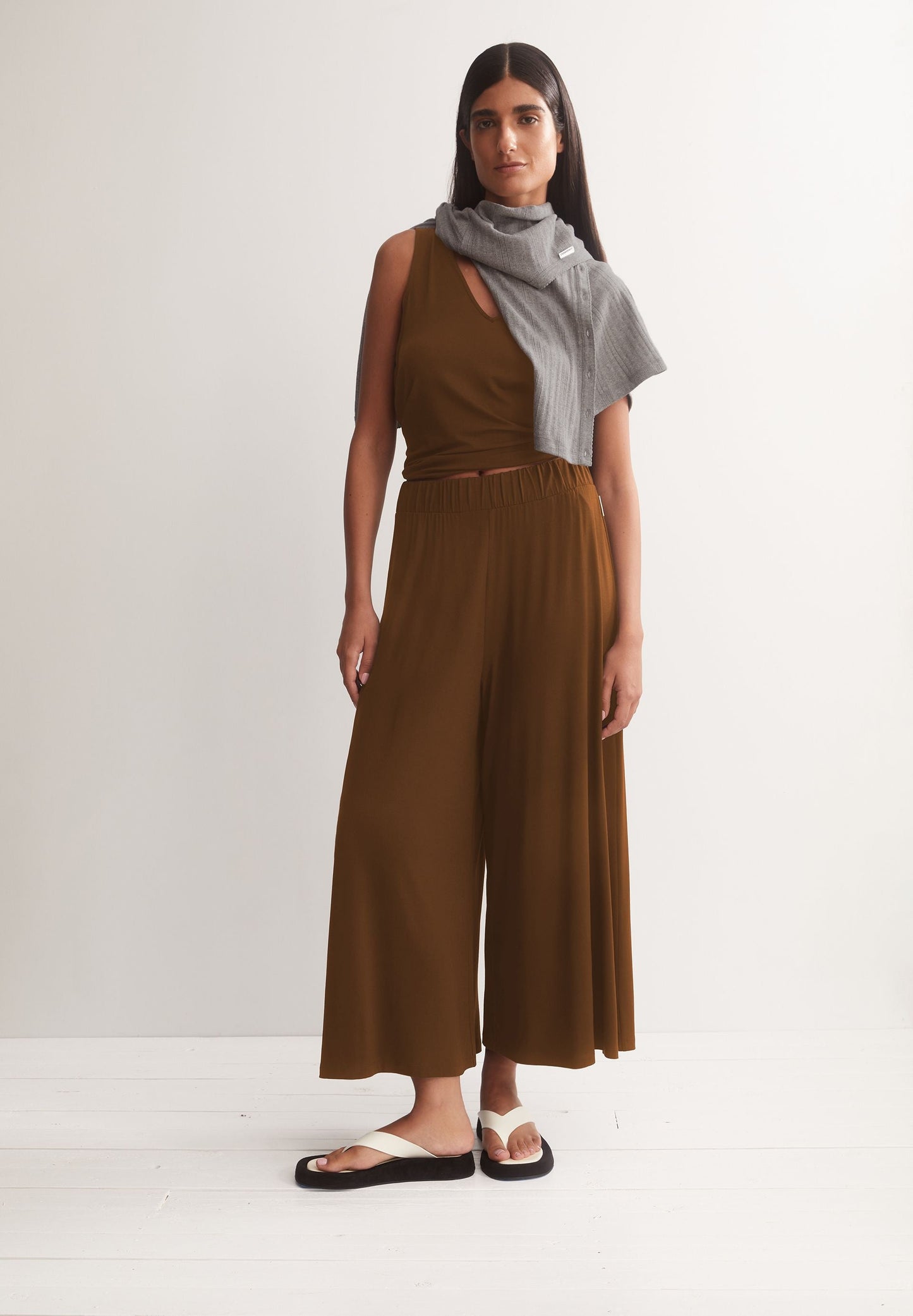 CROPPED JERSEY PANTS | DRIED PALM | CUTS