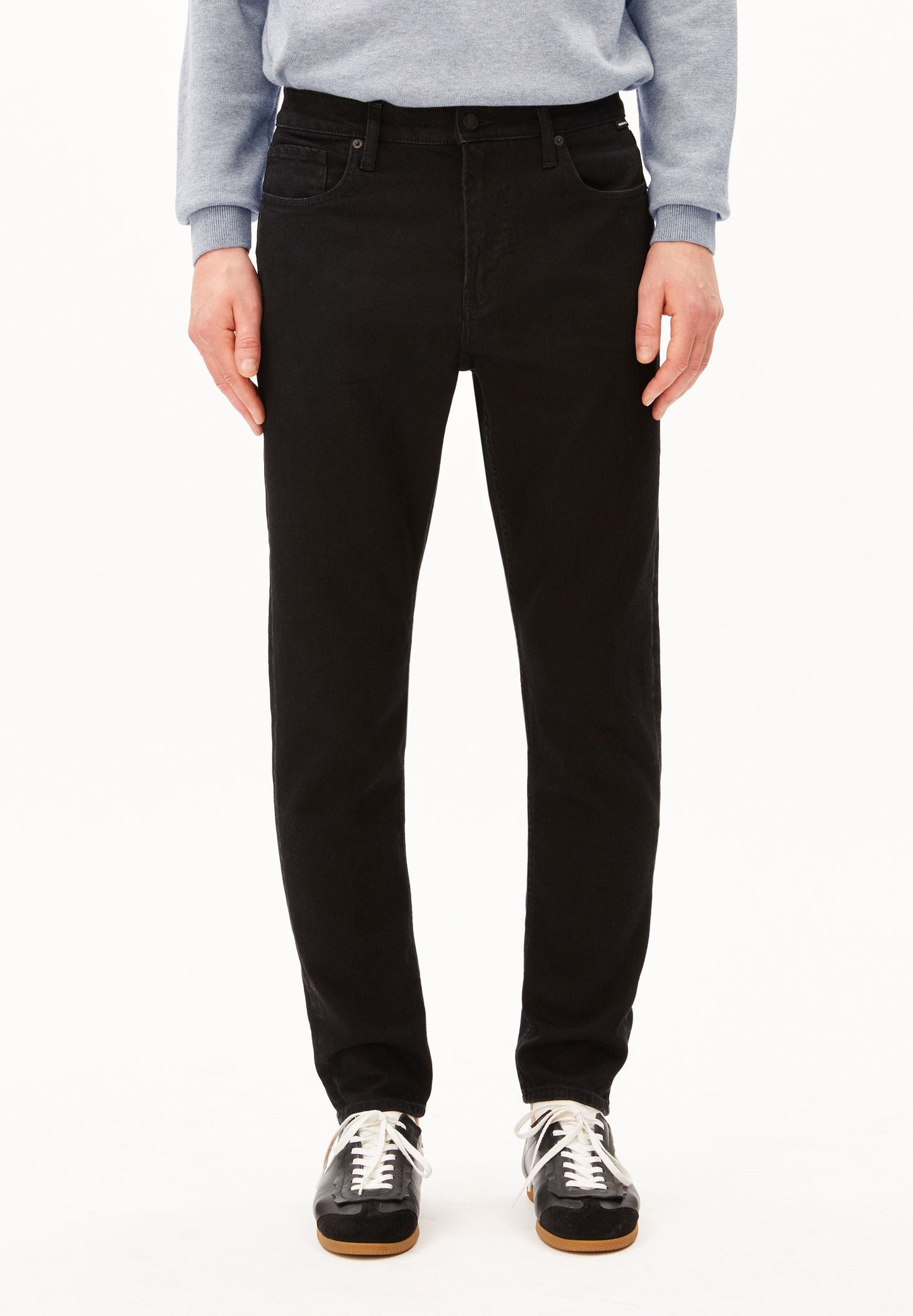 AARJO TARPA TAPERED JEANS | RINSE BLACK | CUTS