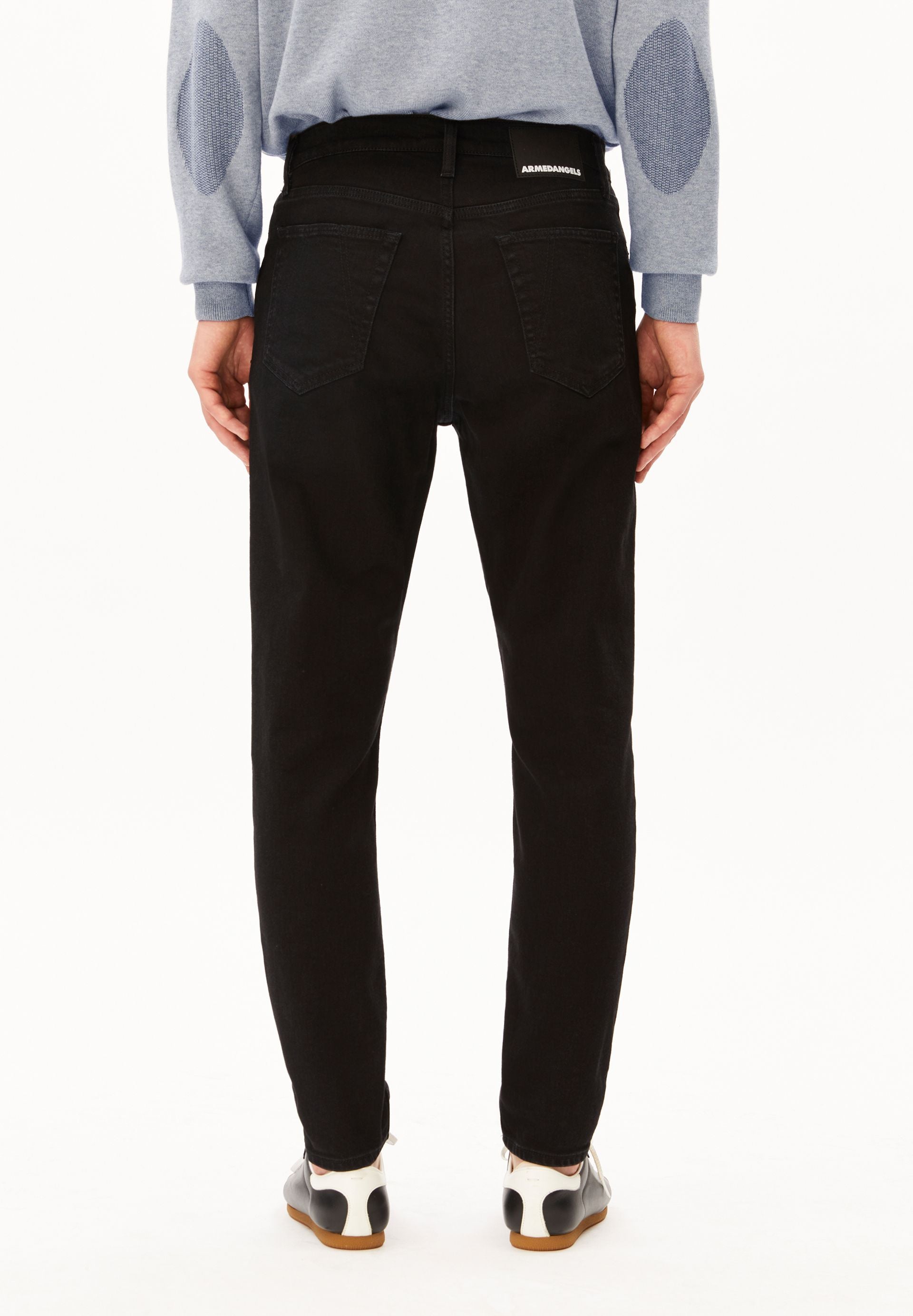AARJO TARPA TAPERED JEANS | RINSE BLACK | CUTS