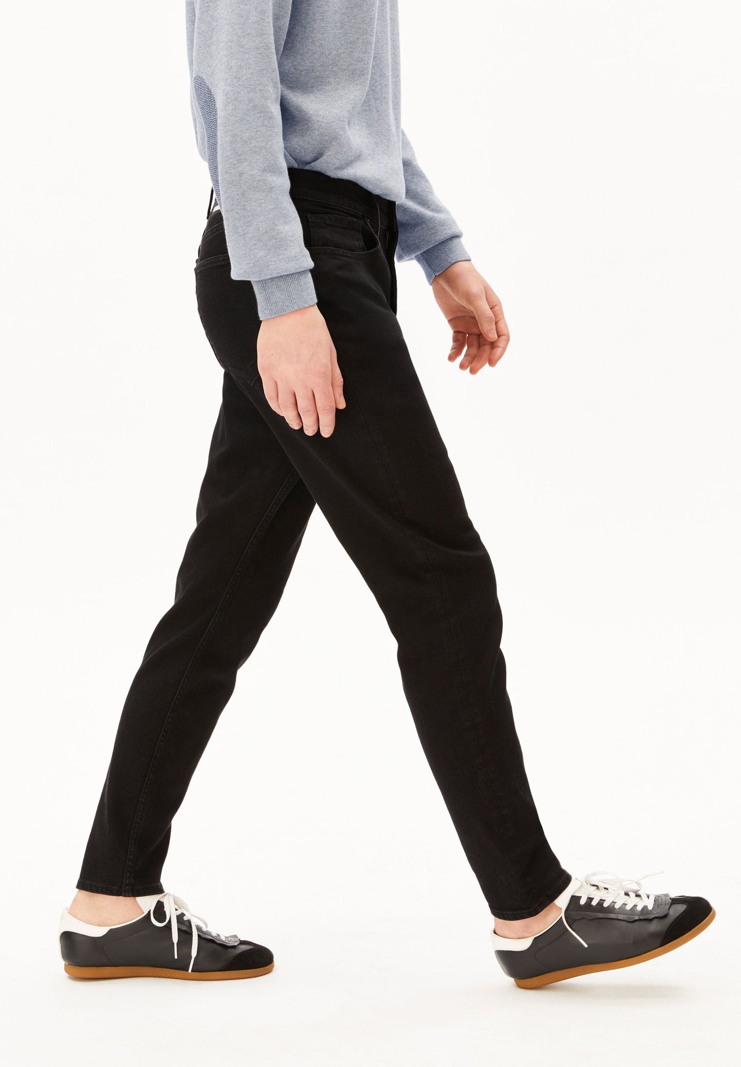 AARJO TARPA TAPERED JEANS | RINSE BLACK | CUTS
