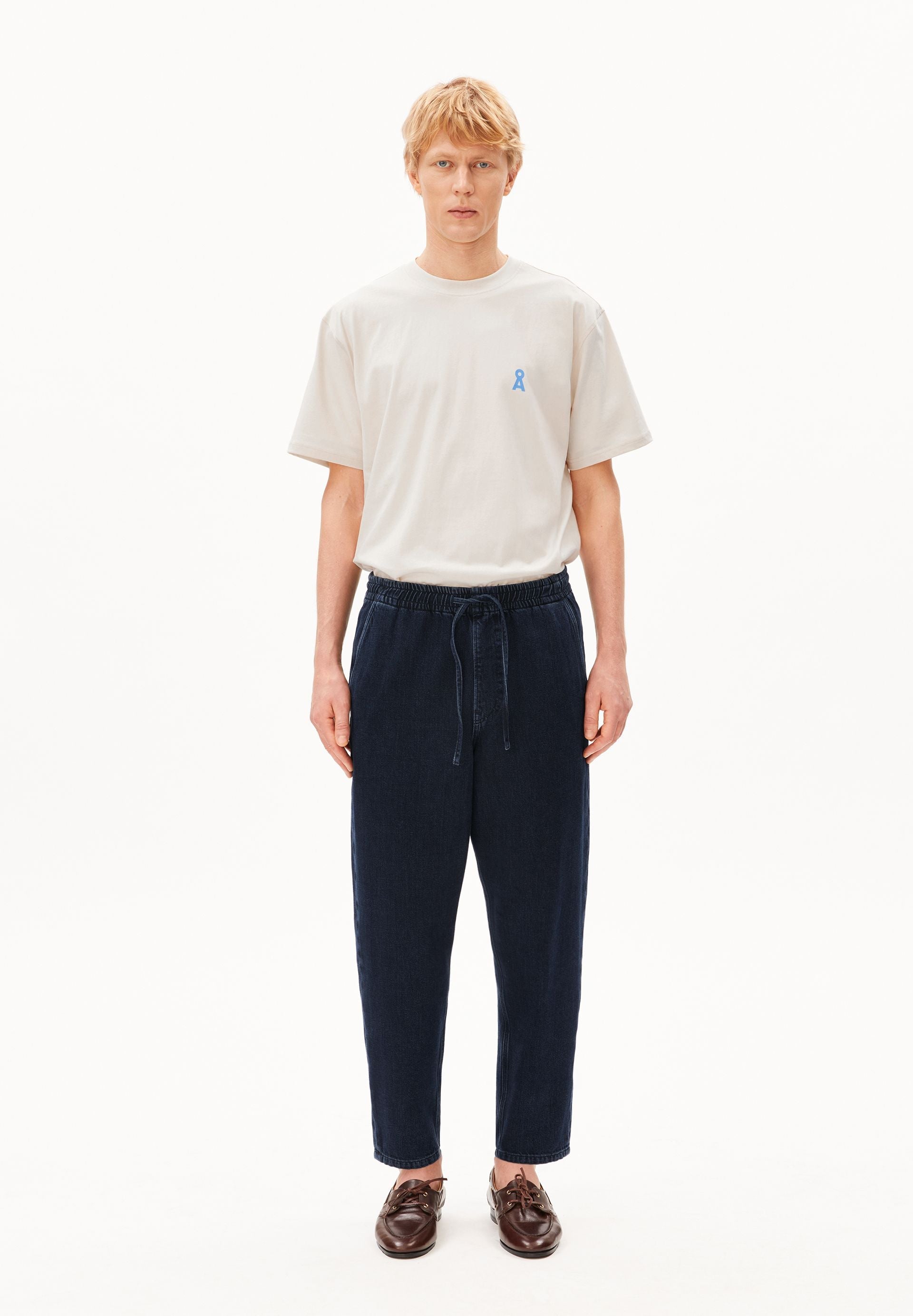 PULL-ON TAPERED JEANS | LOLITE | CUTS