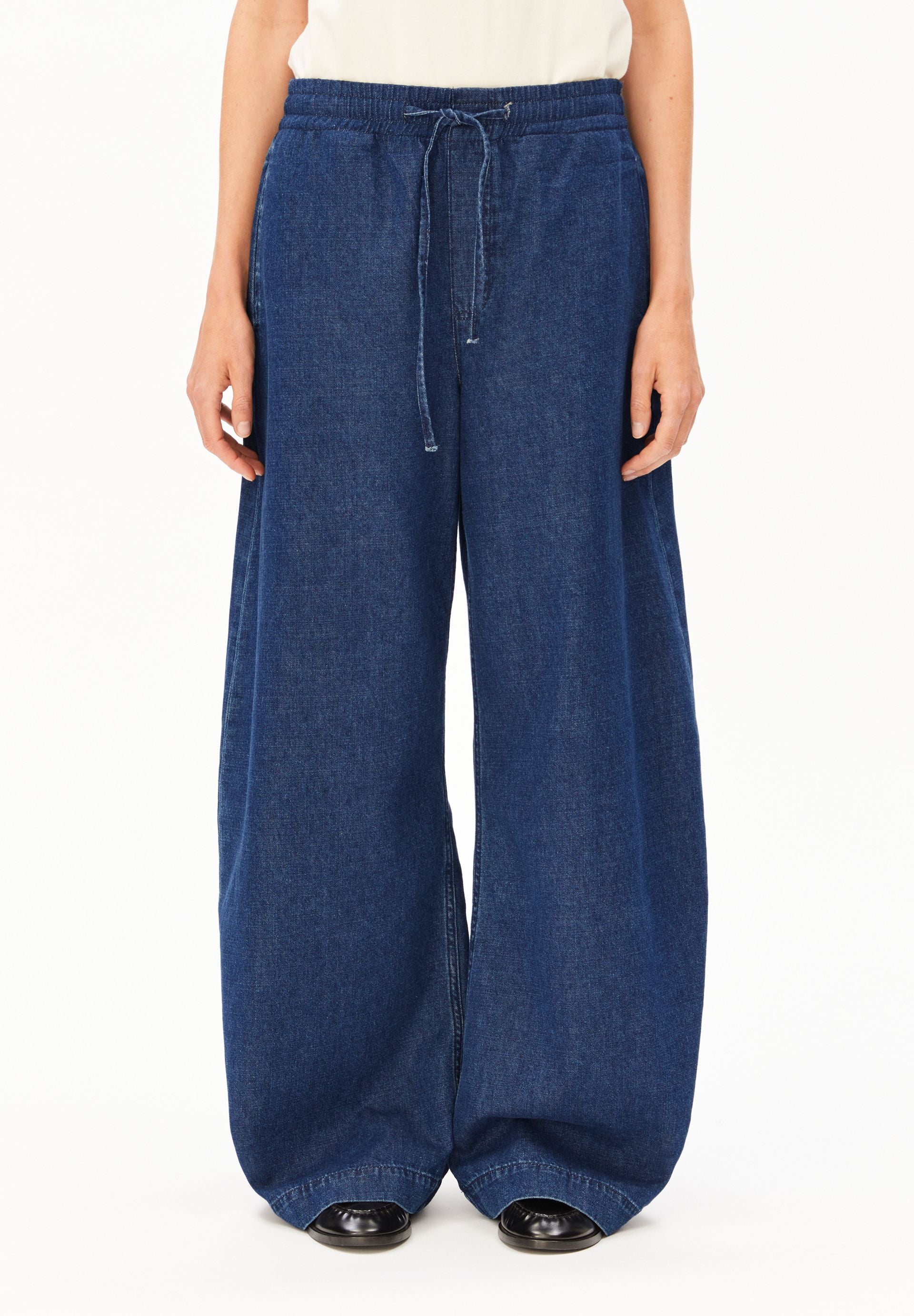 PULL-ON BARREL JEANS | CUTS